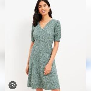 LOFT NWT Green Floral Puff Sleeve V-Neck Dress = Size 12
